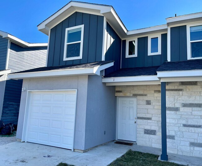 Primary Photo - 6906 Crestway Dr