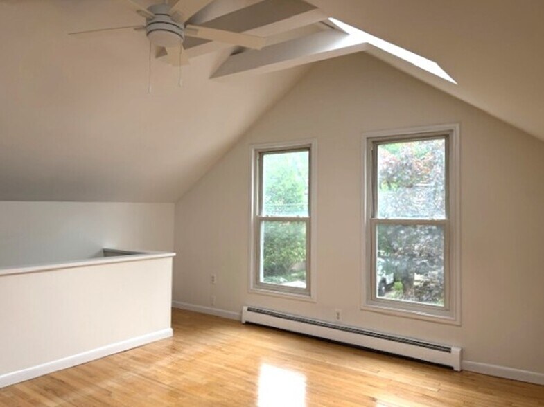 Building Photo - 241 Nelson Ave