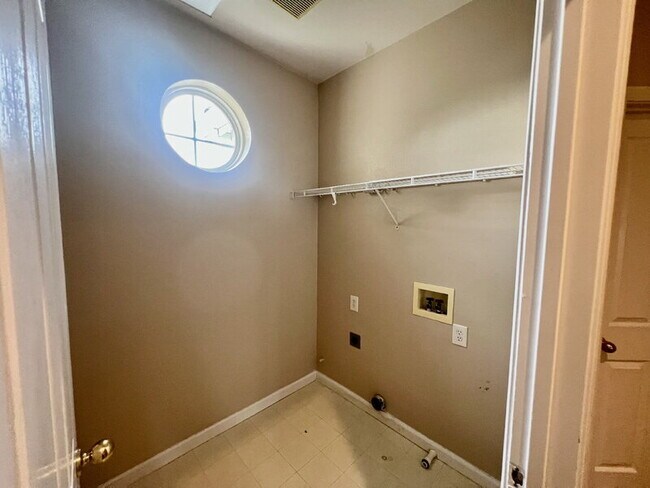 Building Photo - 116 Burgundy Ct