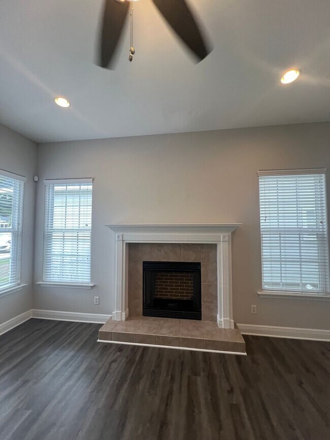 Building Photo - Charming 3/2 Home in Great Neighborhood