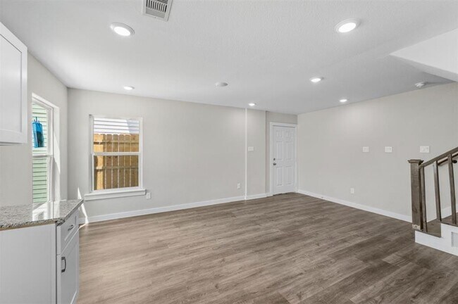 Building Photo - 335 Connecticut St