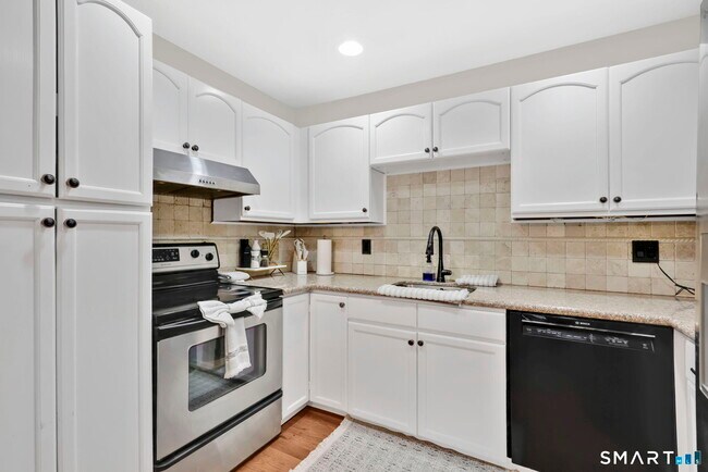 Building Photo - 3200 Madison Ave