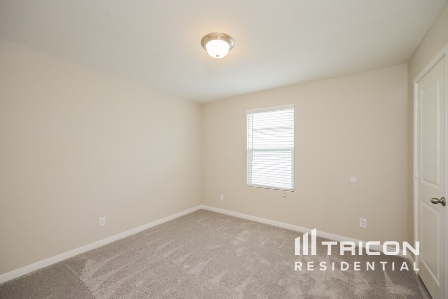 Building Photo - 14616 Maple Ter