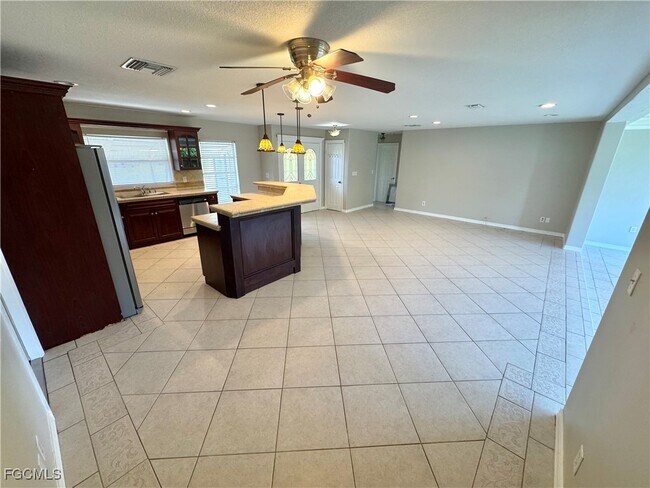 Building Photo - 4522 SE 10th Ave