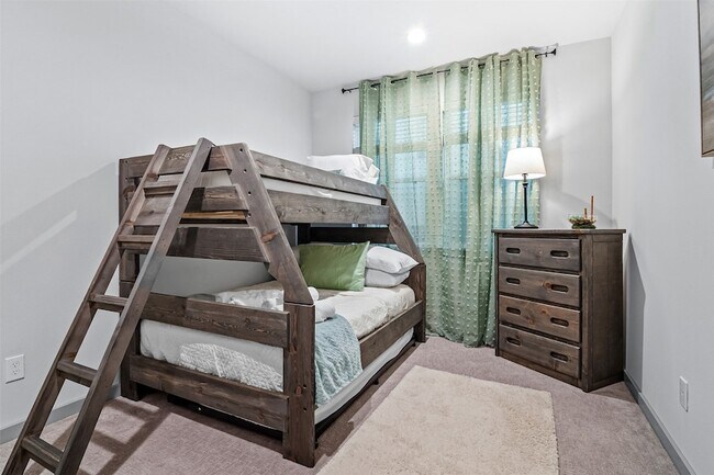 Building Photo - 829 Emile St