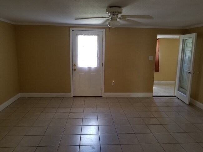 Building Photo - ~3/1~Sherman Ave~Cute home with fenced bac...