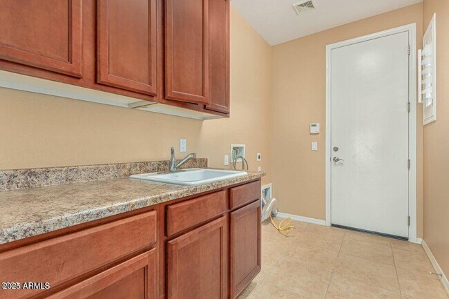 Building Photo - 14806 Luna Cir