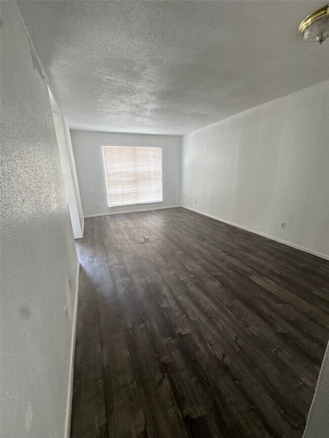 Building Photo - 6200 W Tidwell Rd