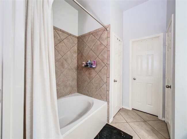 Building Photo - 14926 Tuttle Point Dr
