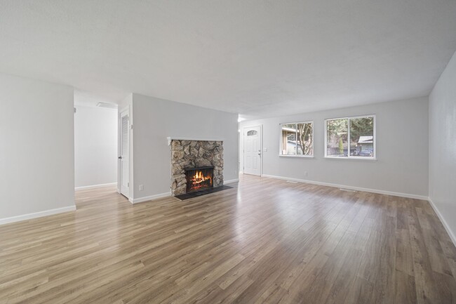 Building Photo - Classic rambler has 3 bedrooms, 1.75 baths...