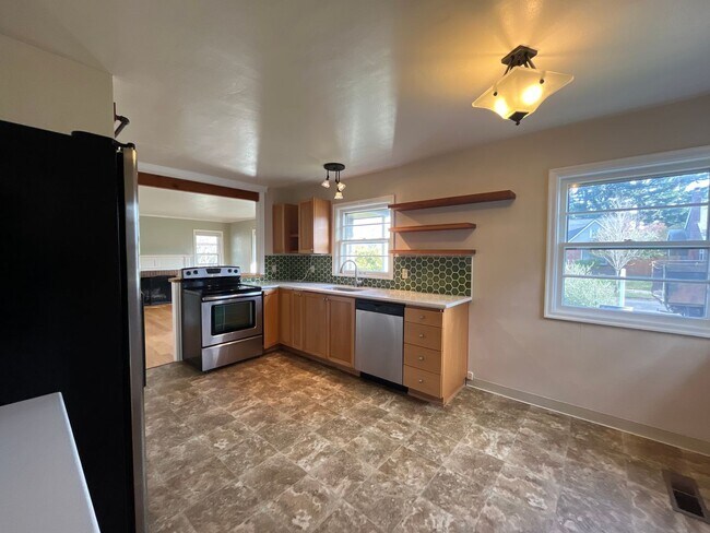 Building Photo - 4643 NE 38th Ave