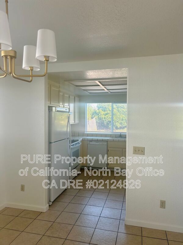 Building Photo - 1190 Exeter Dr