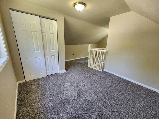 Building Photo - 2 Bed and 2 Bath Home