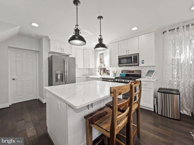 Building Photo - 2605 Arcola Ave