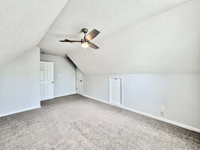 Building Photo - 4-Bedroom Home Castleton Ready 07-16-26! A Pet-Friendly Home - All Appliances - Fenced Yard - Exc...