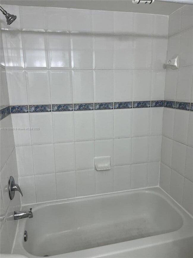 Building Photo - 2415 NW 16th St Rd