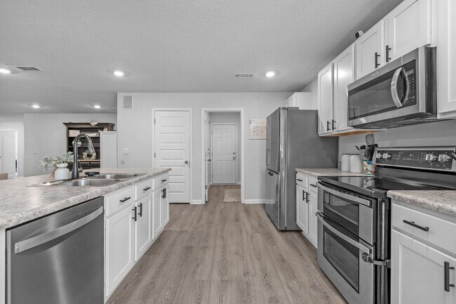 Building Photo - 6537 Torrey Pnes