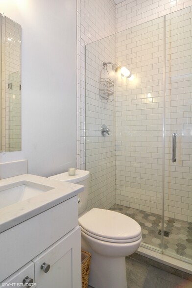 Building Photo - 447 W Webster Ave
