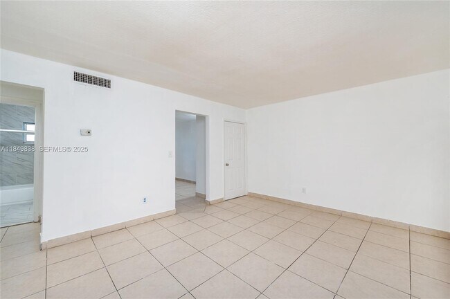 Building Photo - 520 SW Krome Terrace