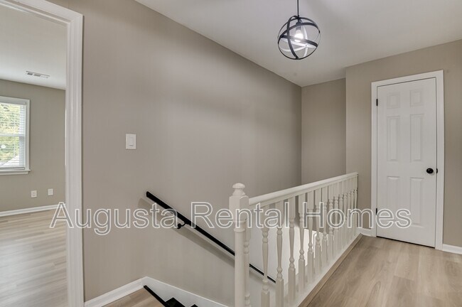 Building Photo - 454 Windtree Pl