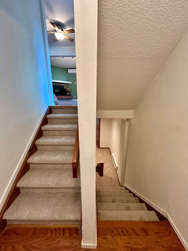 Building Photo - Beautiful & Bright Corner Condo in North Boulder