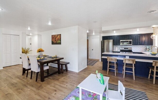 Building Photo - Available August 1st for You!  Beautiful P...