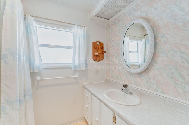 Building Photo - 10675 N Kilimanjaro Ave