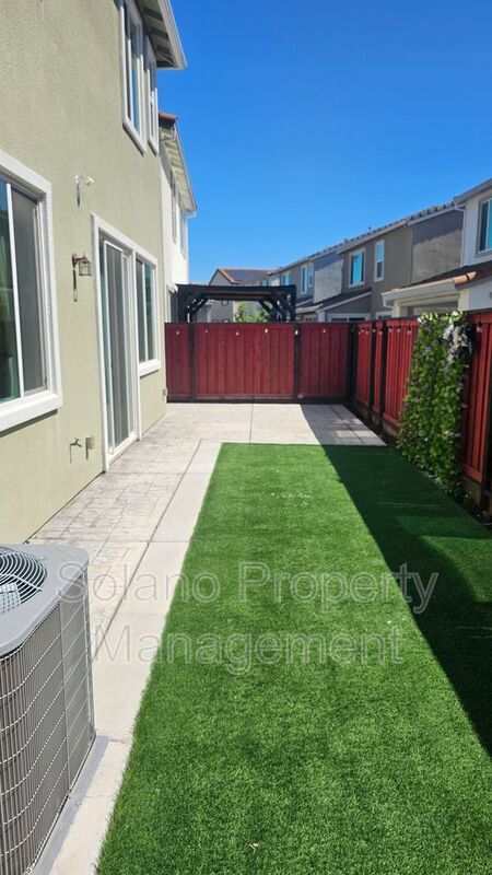 Building Photo - 1317 Essence Ln