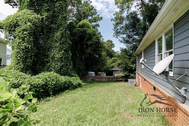 Building Photo - 130 Mandy Dr