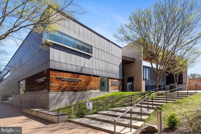 Building Photo - 7923 Eastern Ave NW