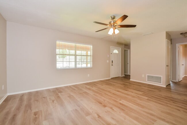 Building Photo - 670 Hibiscus Rd