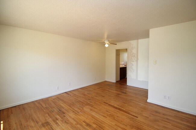 Building Photo - 2208-2208 NE 80th Ave