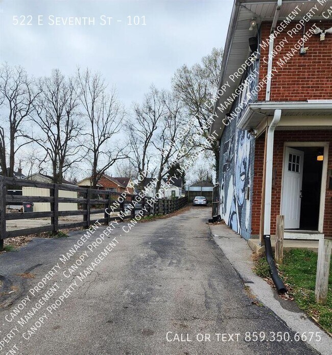 Building Photo - 522 E Seventh St-101