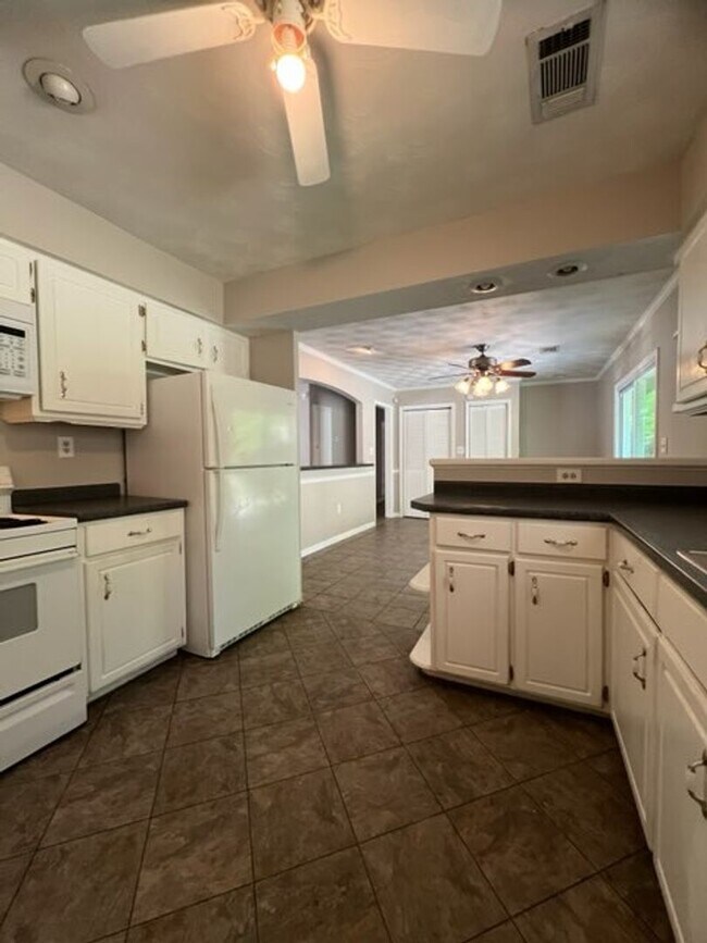 Building Photo - Convenient to Midtown, North Columbus, Ft Benning, CSU!!!