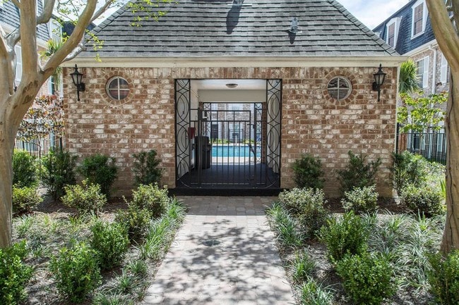 Building Photo - 359 N Post Oak Ln