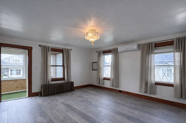 Building Photo - Spacious Single-Family Home w/Sunroom partially finished basment| Pet Friendly | Shaler