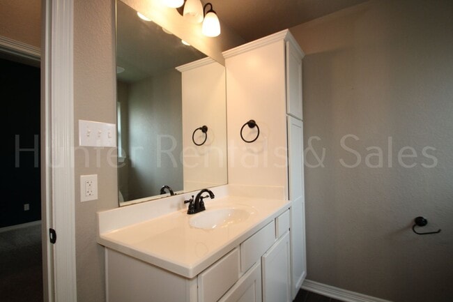 Building Photo - Temple 4 bedroom in Carriage House Subdivi...