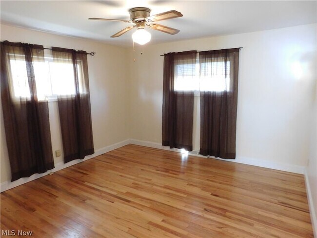 Building Photo - 5653 Cumberland Dr