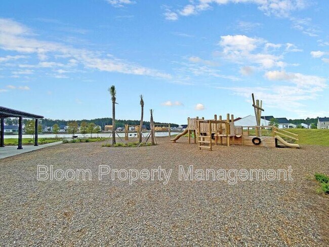 Building Photo - 450 Carrara Dr