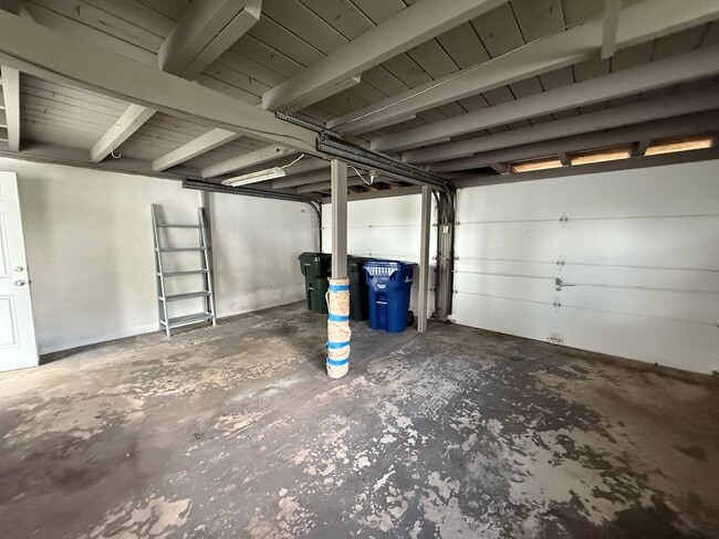 Building Photo - 2/2 with Fenced Yard, Garage and Laundry, Available Now!