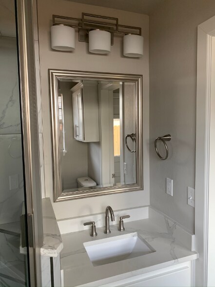 Master bath - 217 E 30th St