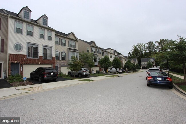 Building Photo - 325 Hersden Ln