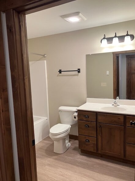 Building Photo - 618 E Grand Ave