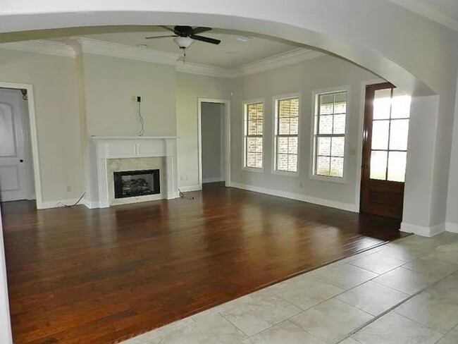 Building Photo - 4-bedroom, 3.5-bathroom home AVAILABLE NOW!