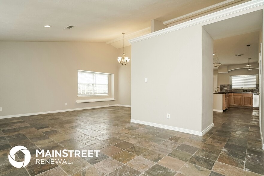 Building Photo - 6205 Scenic Dr