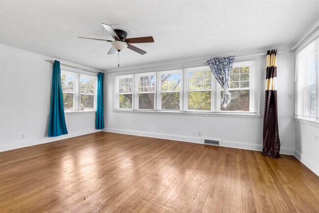 Building Photo - 1812 Huffman Blvd