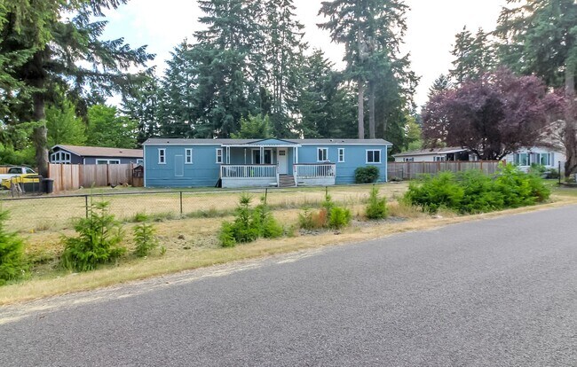Building Photo - Updated 2 bedroom manufactured home on large corner lot