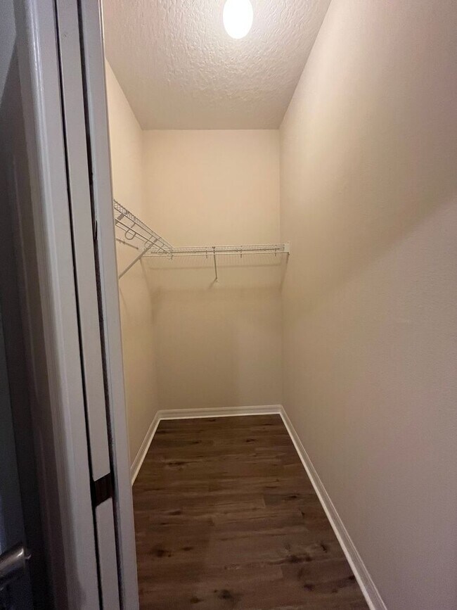 Building Photo - Stunning 2 story home features 4 bedrooms,...