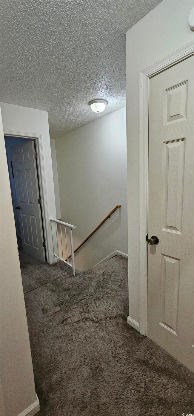 Building Photo - 1711 Fawn Vista Dr N