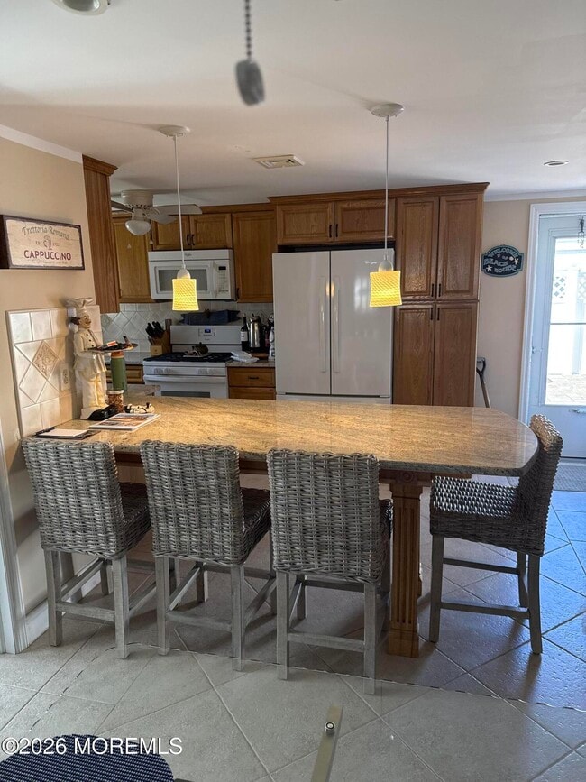 Building Photo - 102 W Colony Rd